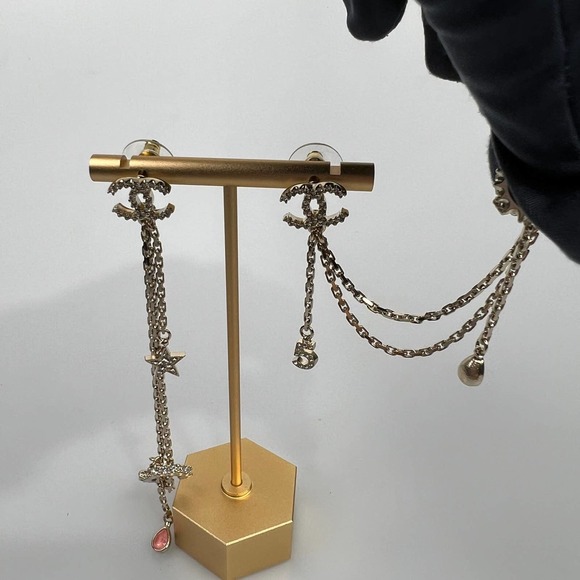 NIB Chanel Fringe 5 Figure Star Stud earrings - Picture 9 of 13